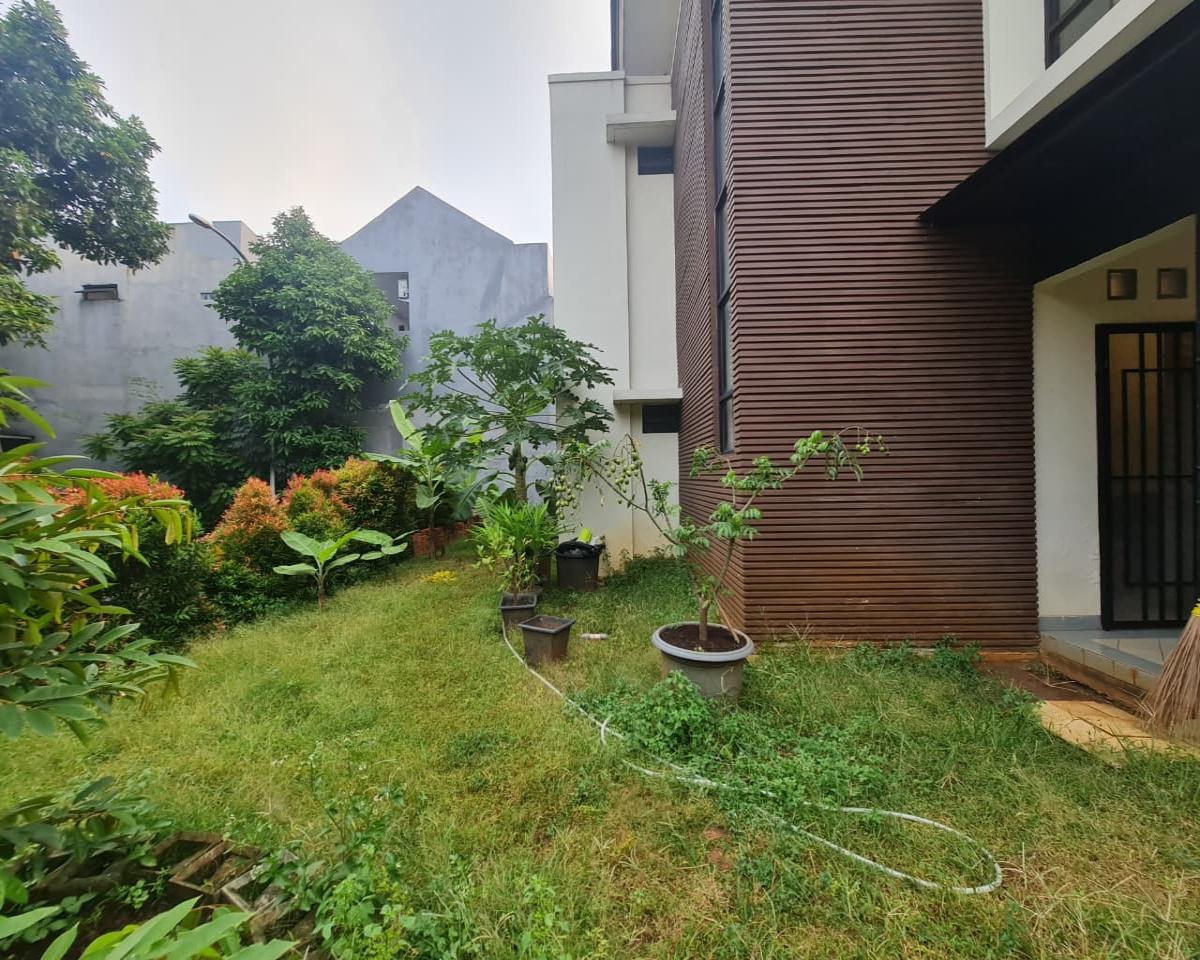 Dijual Rumah Hoek 2 Lantai di Cluster Venice Graha Raya Bintaro, Tangerang Selatan - Foto 4