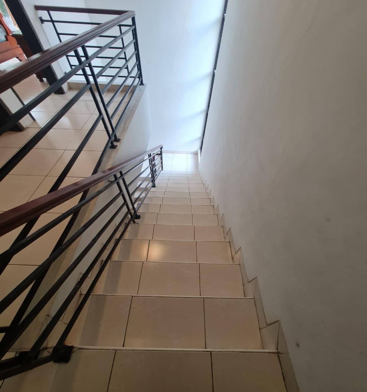 Dijual Rumah Hoek 2 Lantai di Cluster Venice Graha Raya Bintaro, Tangerang Selatan - Foto 11