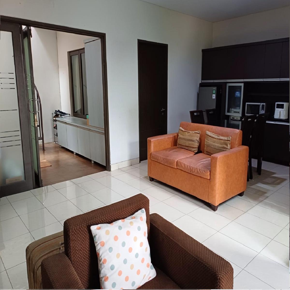 Dijual Cepat Rumah 2 Lantai Luas 105 m² di Raffles Hills Cibubur – Akses Mudah ke LRT & Mall - Foto 2