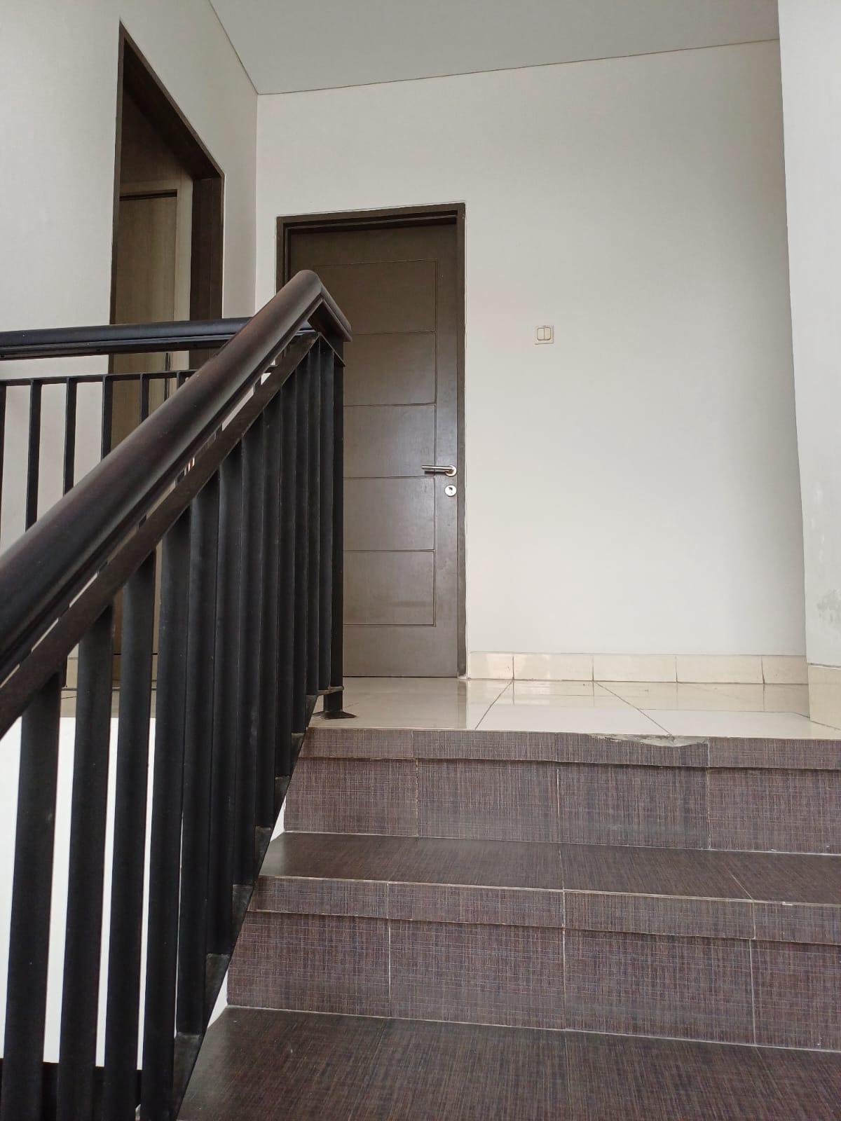 Dijual Cepat Rumah 2 Lantai Luas 105 m² di Raffles Hills Cibubur – Akses Mudah ke LRT & Mall - Foto 6