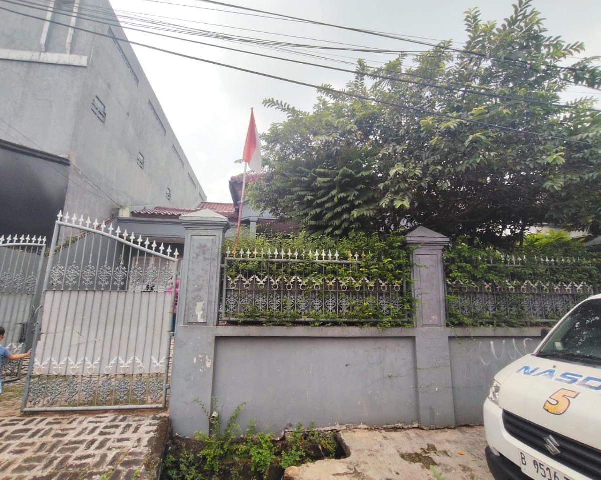 Rumah Luas 487 m² di Pesanggrahan, Jakarta Selatan - Akses Mudah ke Tol