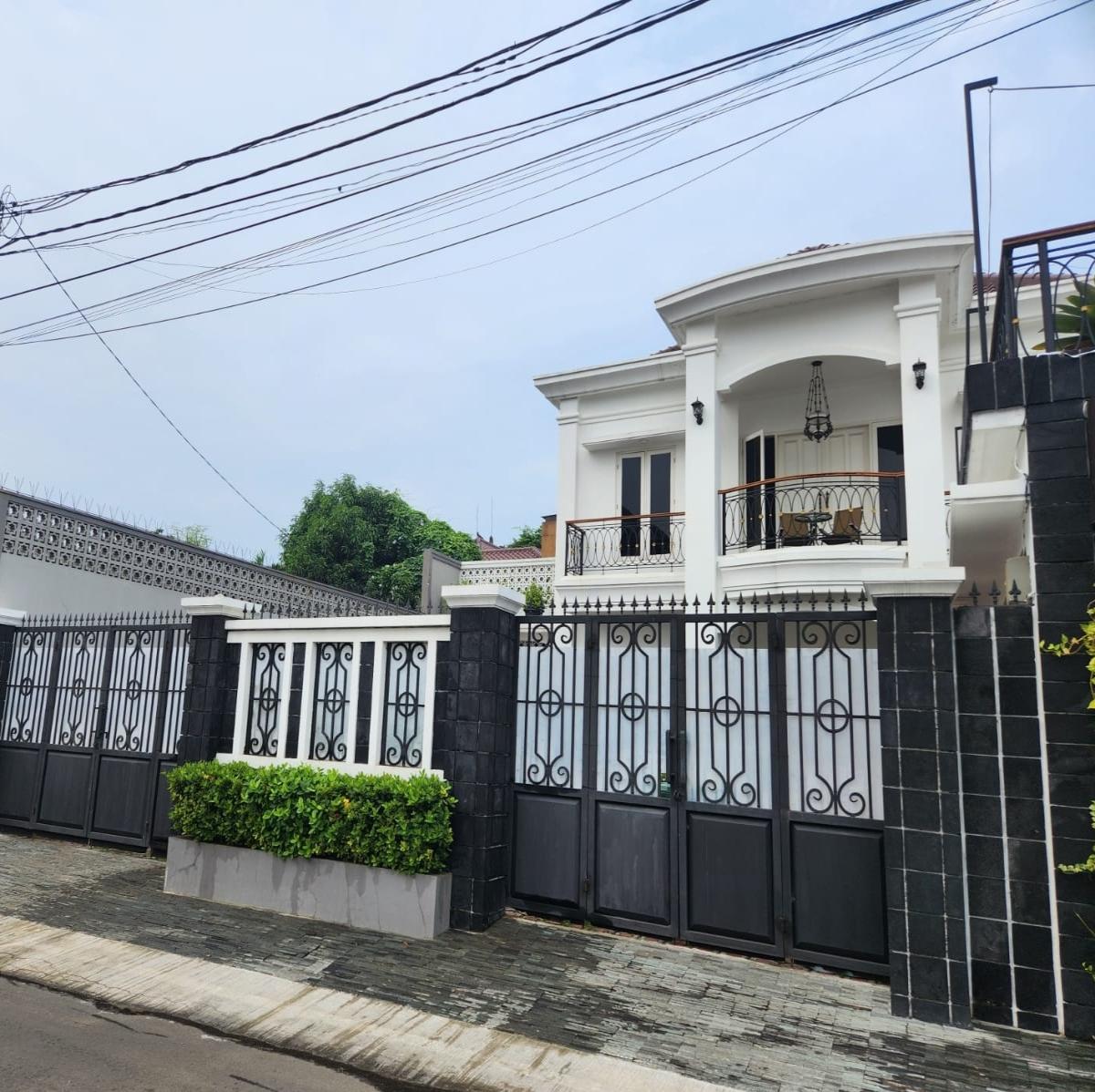 Rumah Mewah Luas 400 m² di Cipayung, Jakarta Timur- Dekat TMII & Akses Tol Jagorawi - Foto 2