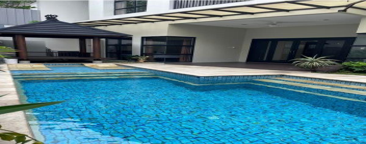 Rumah Mewah dengan Kolam Renang di Kebagusan