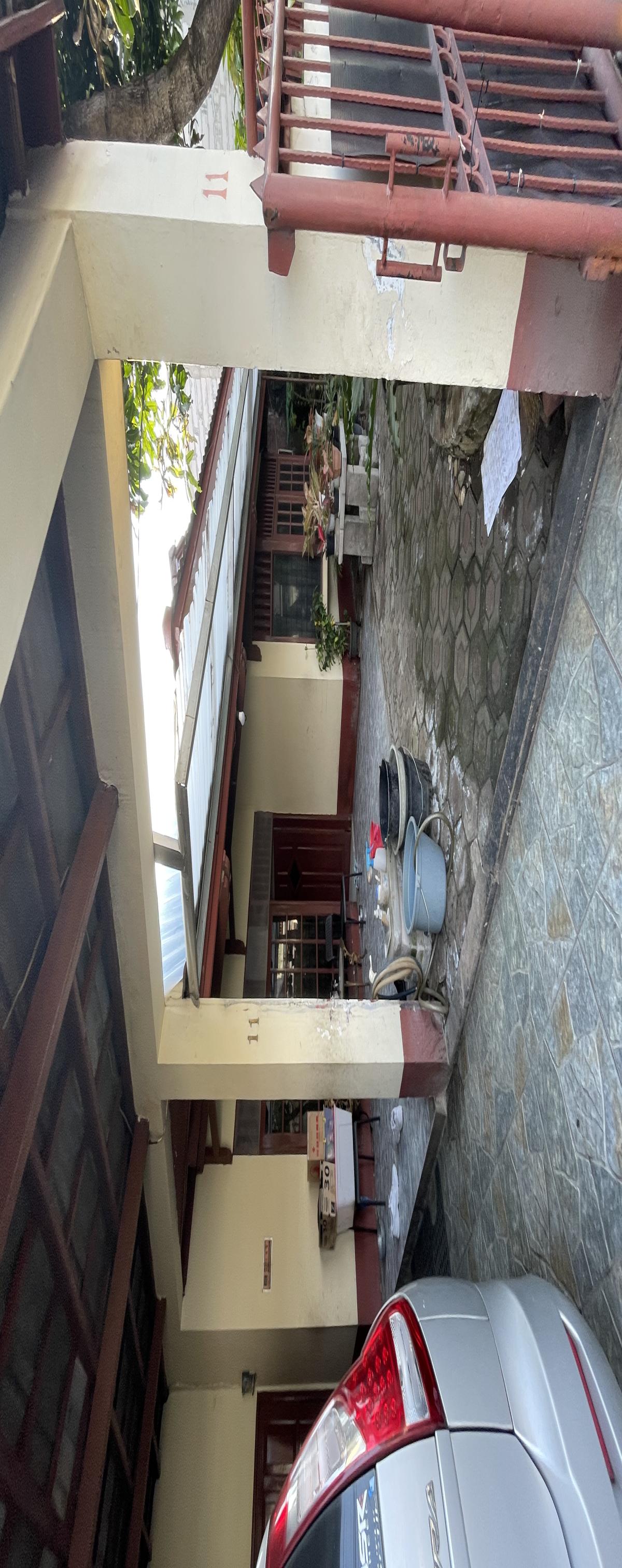 Rumah strategis di Ciledug - Foto 2