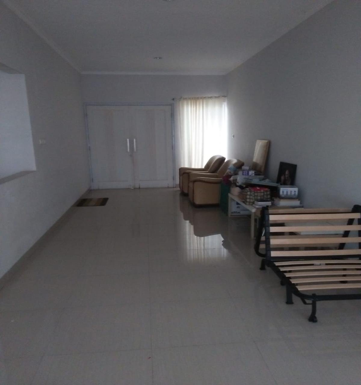 Rumah modern terawat baik di Pd. Cabe - Foto 2
