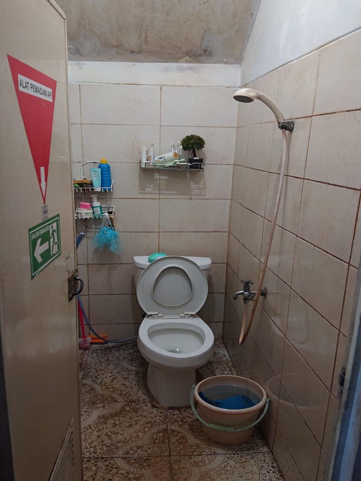 Dijual Rumah 2 Lantai dengan 3 Kamar Tidur di Ciledug, Tangerang - Foto 12