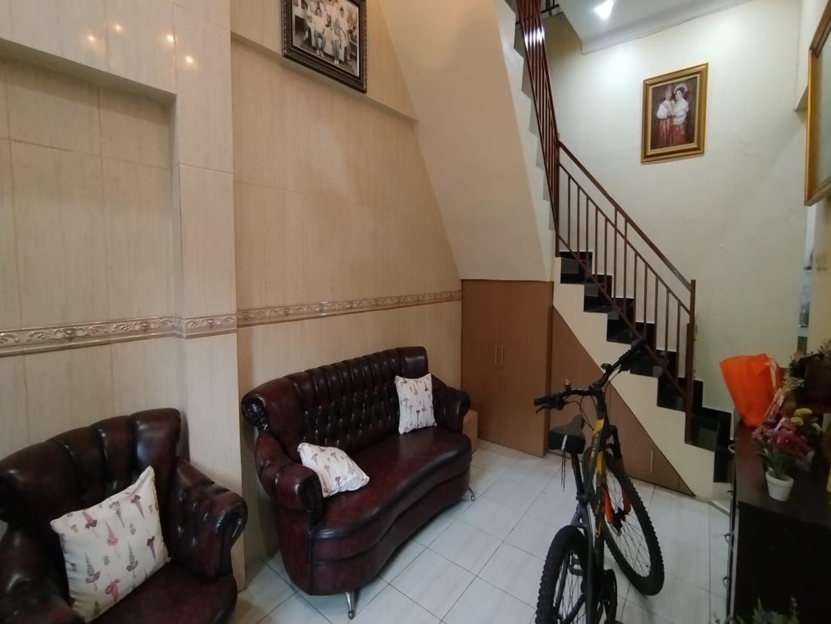 Rumah 2 Lantai Full Furnished Dijual di Perum Persada Raya Tangerang - Foto 2
