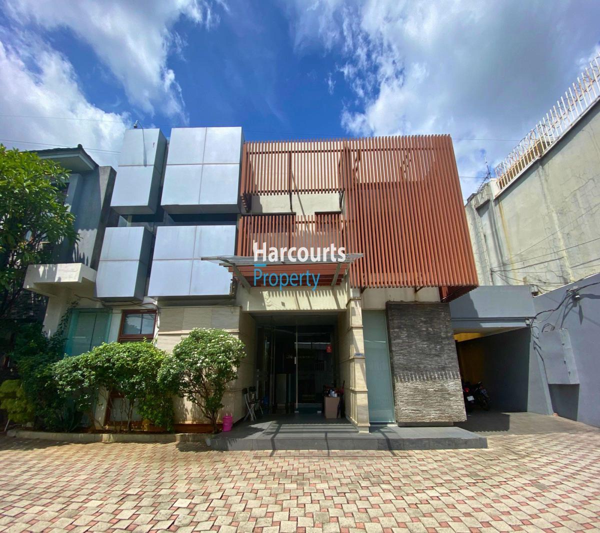 Disewakan Rumah 2 Bangunan Cocok untuk Kantor Area Jl. Sisingamangaraja, Kebayoran Baru