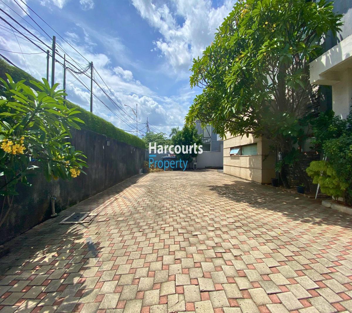 Disewakan Rumah 2 Bangunan Cocok untuk Kantor Area Jl. Sisingamangaraja, Kebayoran Baru - Foto 9