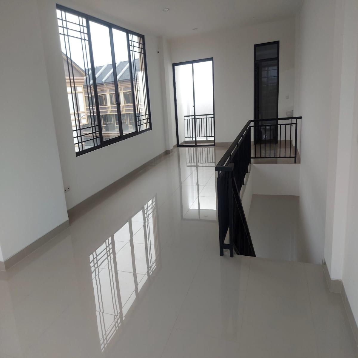 Sewa Ruko 3 lantai di Green Lake City Tangerang Banten GN - Foto 3