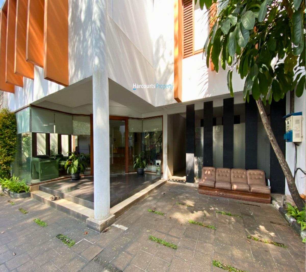 Rumah Klasik Banyak Kamar dan Bisa di Jadikan Silent Office Lokasi Strategis di Pondok Indah