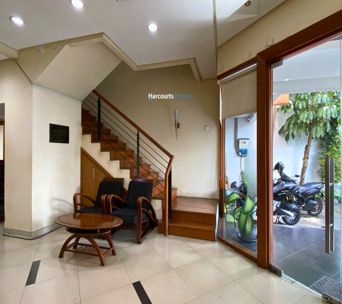 Rumah Klasik Banyak Kamar dan Bisa di Jadikan Silent Office Lokasi Strategis di Pondok Indah - Foto 3