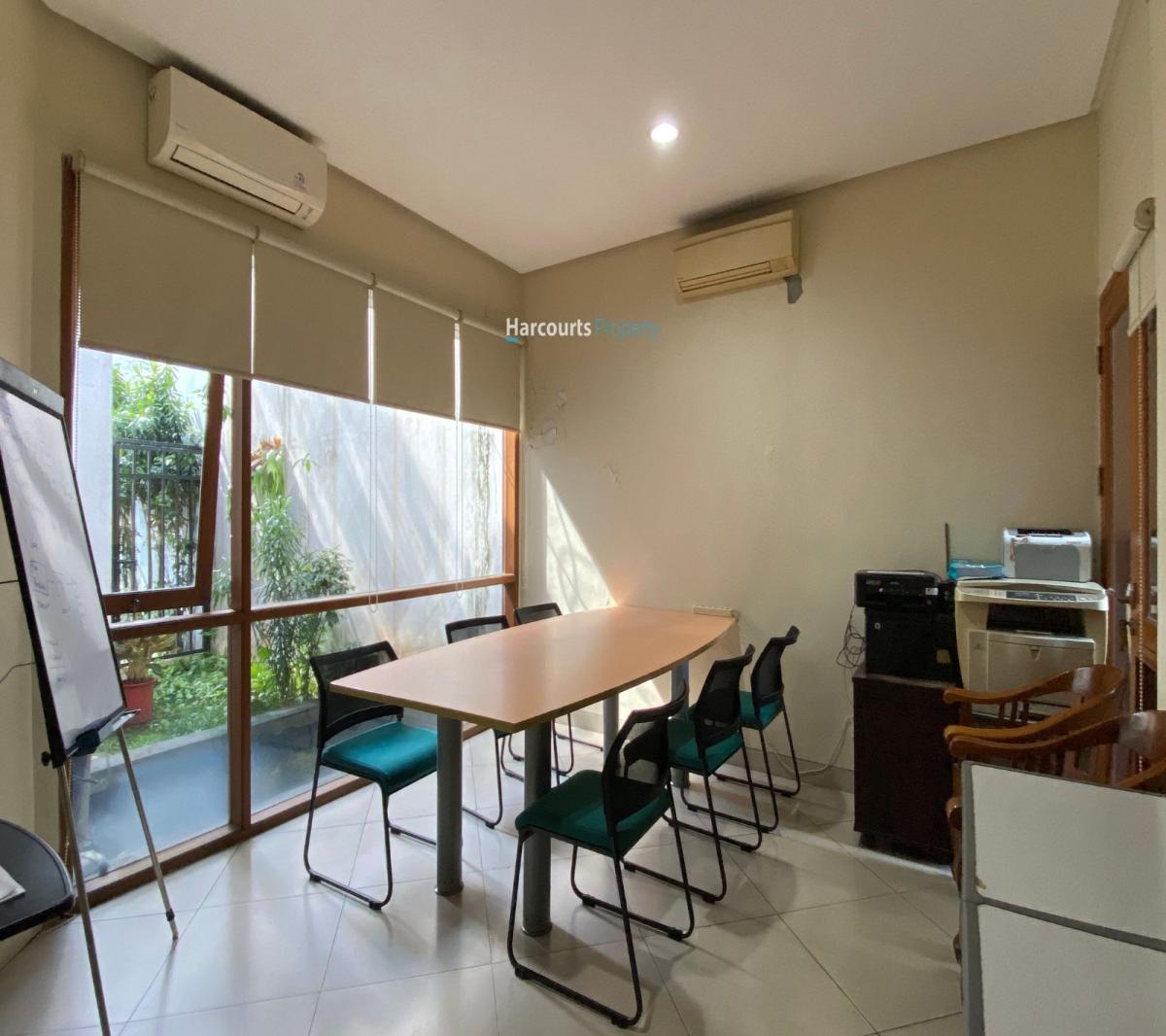 Rumah Klasik Banyak Kamar dan Bisa di Jadikan Silent Office Lokasi Strategis di Pondok Indah - Foto 4