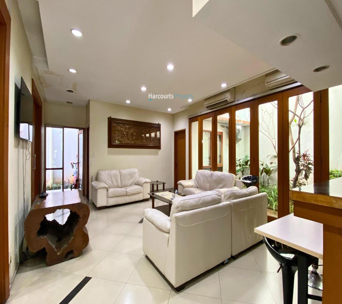 Rumah Klasik Banyak Kamar dan Bisa di Jadikan Silent Office Lokasi Strategis di Pondok Indah - Foto 5