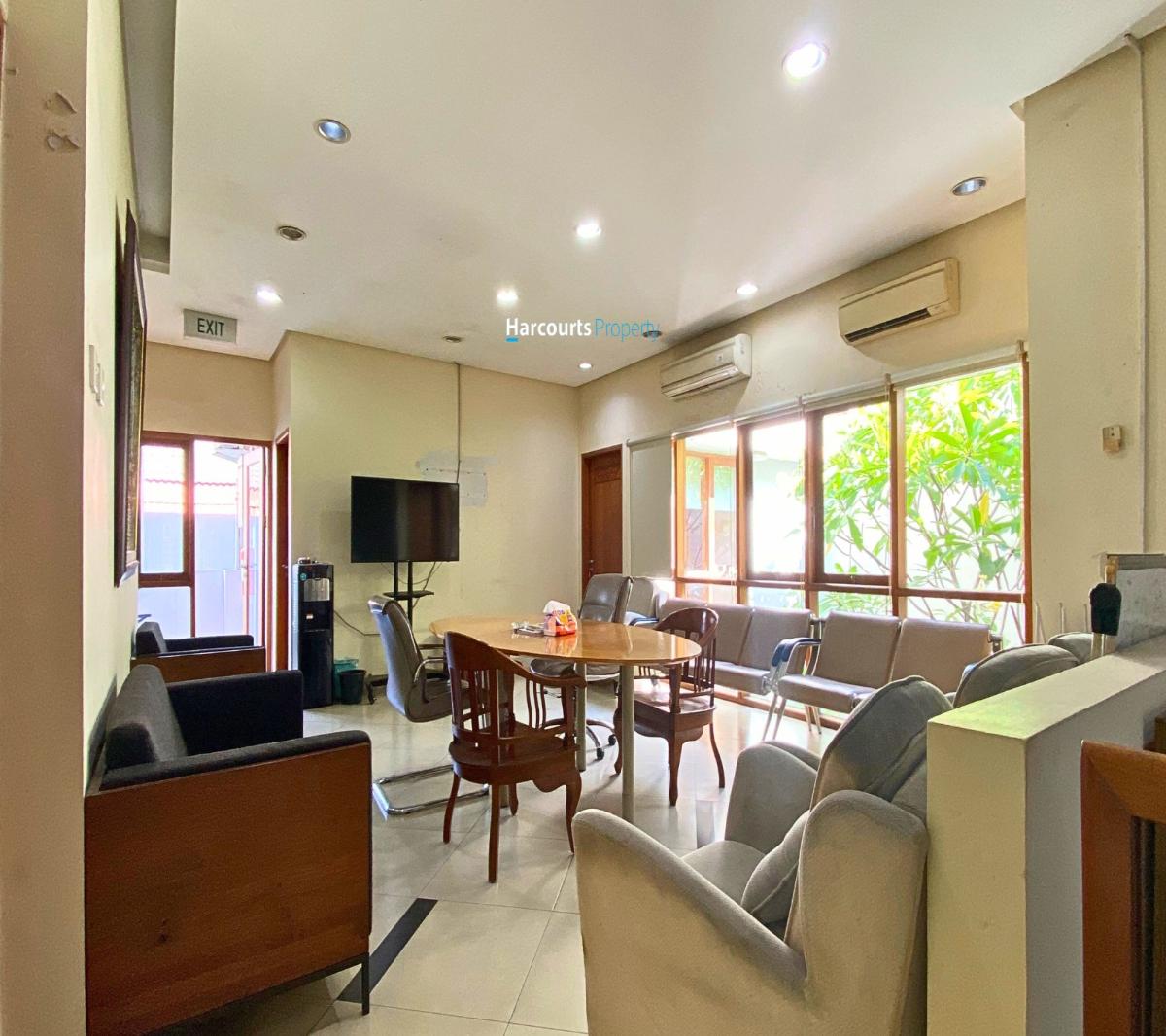 Rumah Klasik Banyak Kamar dan Bisa di Jadikan Silent Office Lokasi Strategis di Pondok Indah - Foto 9