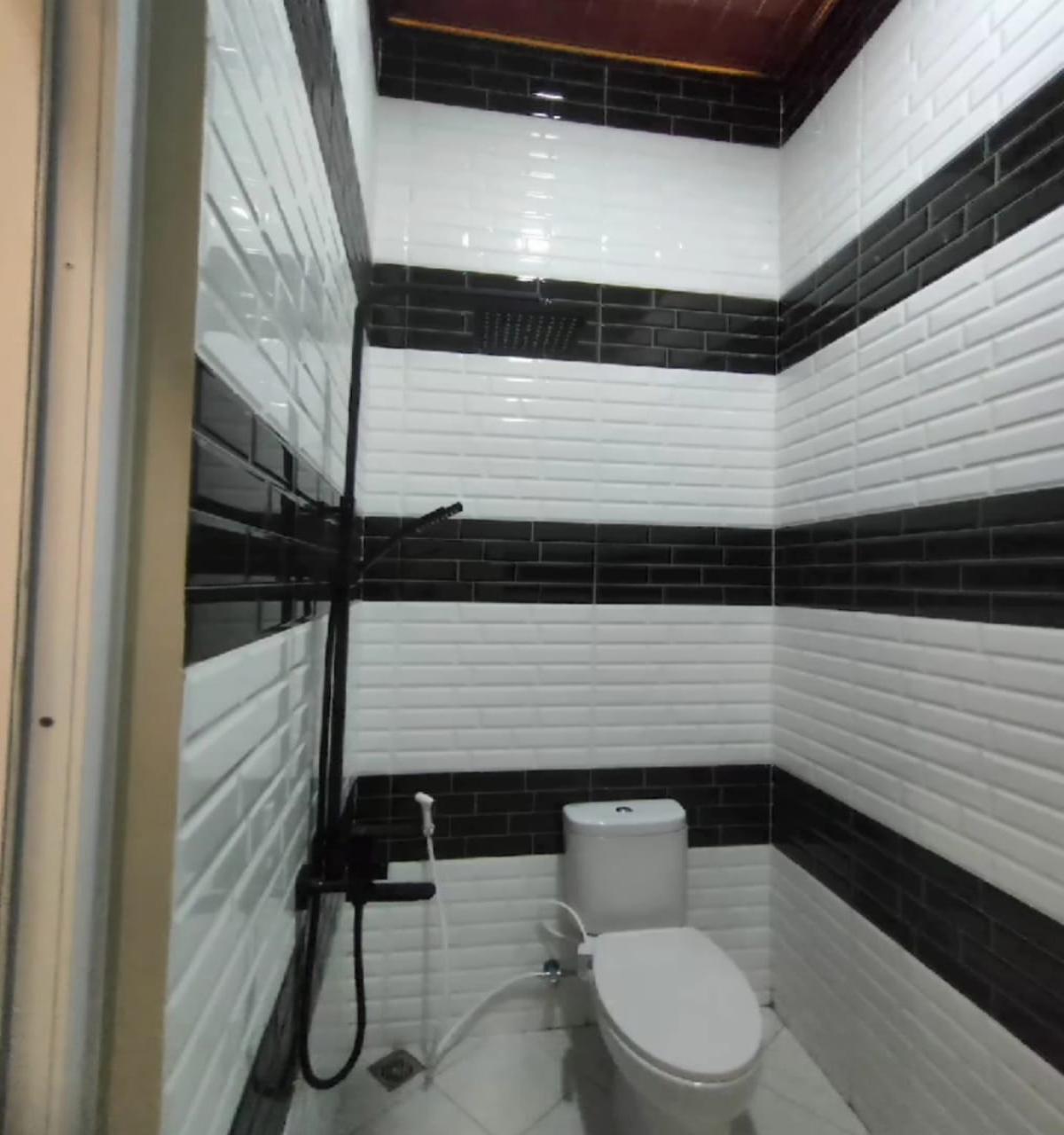 Dijual Rumah Bagus Minimalis Baru Gress 2 Lantai,  Lokasi di Fajar Indah, Colomadu, Solo - Foto 5