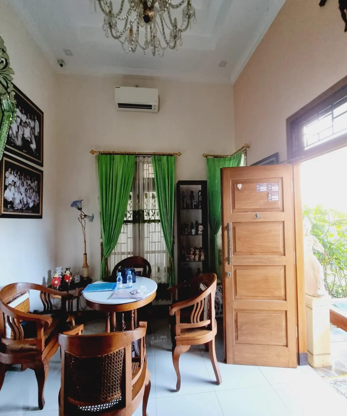 Dijual Rumah Bagus Strategis Siap Pakai di Sumber Banjarsari, Solo - Foto 2