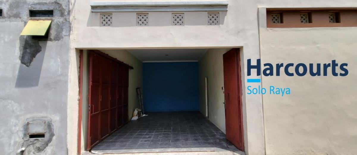 Dijual Rumah 2 Lantai Bagus Bersih Terawat Tengah Kota Di Banjarsari, Solo - Foto 2