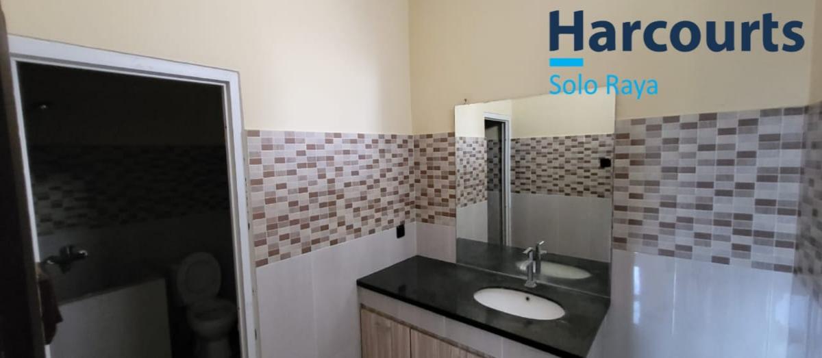 Dijual Rumah 2 Lantai Bagus Bersih Terawat Tengah Kota Di Banjarsari, Solo - Foto 5