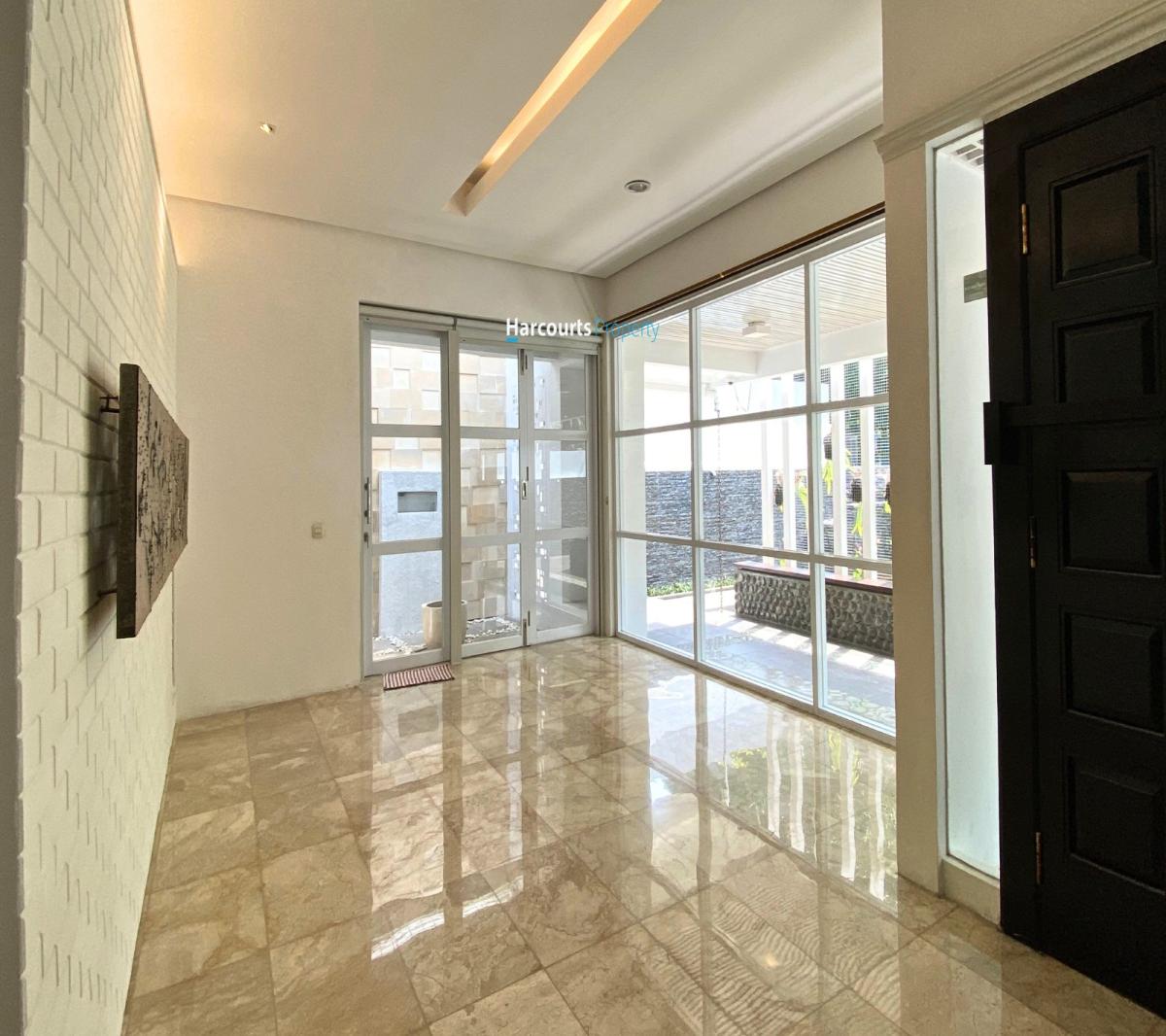 Rumah Modern Artsy with Attic Room Pondok Indah Area - Foto 2