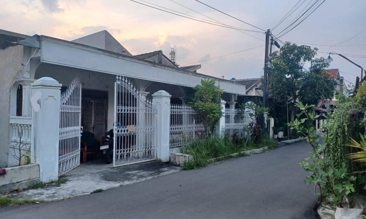 Dijual Rumah Hitung Tanah di Perumahan Fajar Indah, Colomadu, Solo