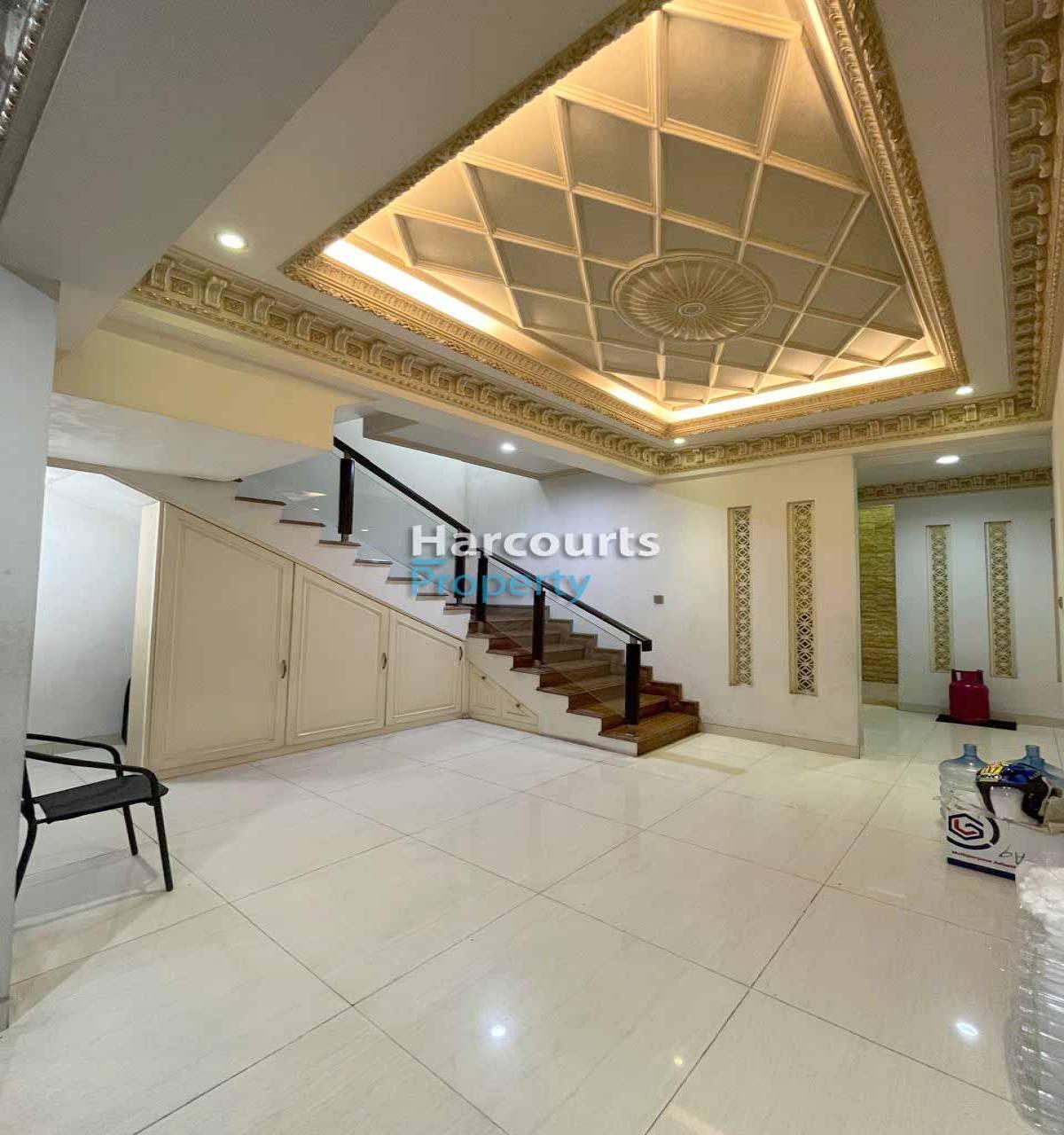 Rumah Mewah with Marmer Turkey Dalam Komplek One Gate System di Taman Palem  Lestari, Jakarta Barat - Foto 6