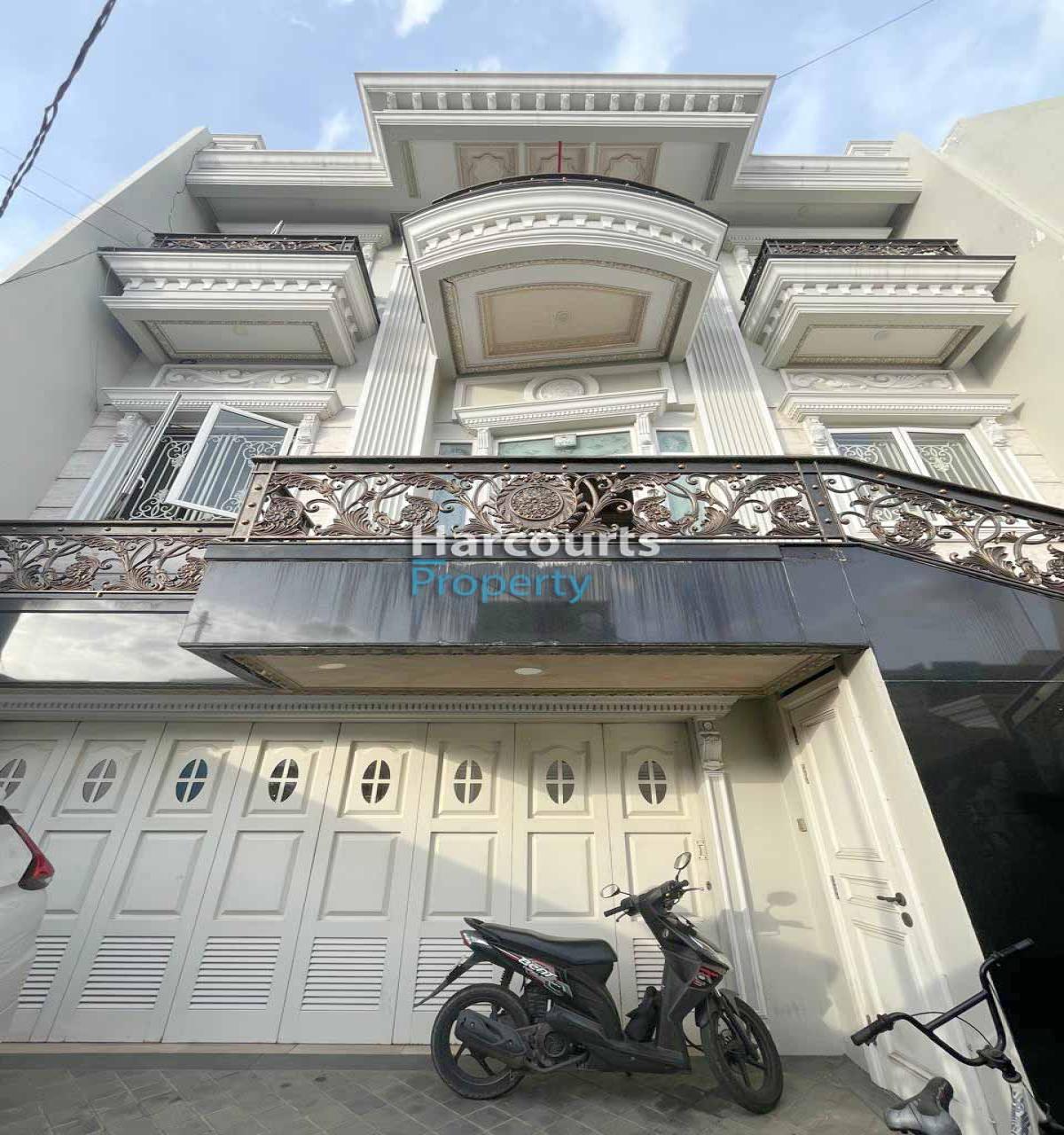 Rumah Mewah with Marmer Turkey Dalam Komplek One Gate System di Taman Palem  Lestari, Jakarta Barat - Foto 7