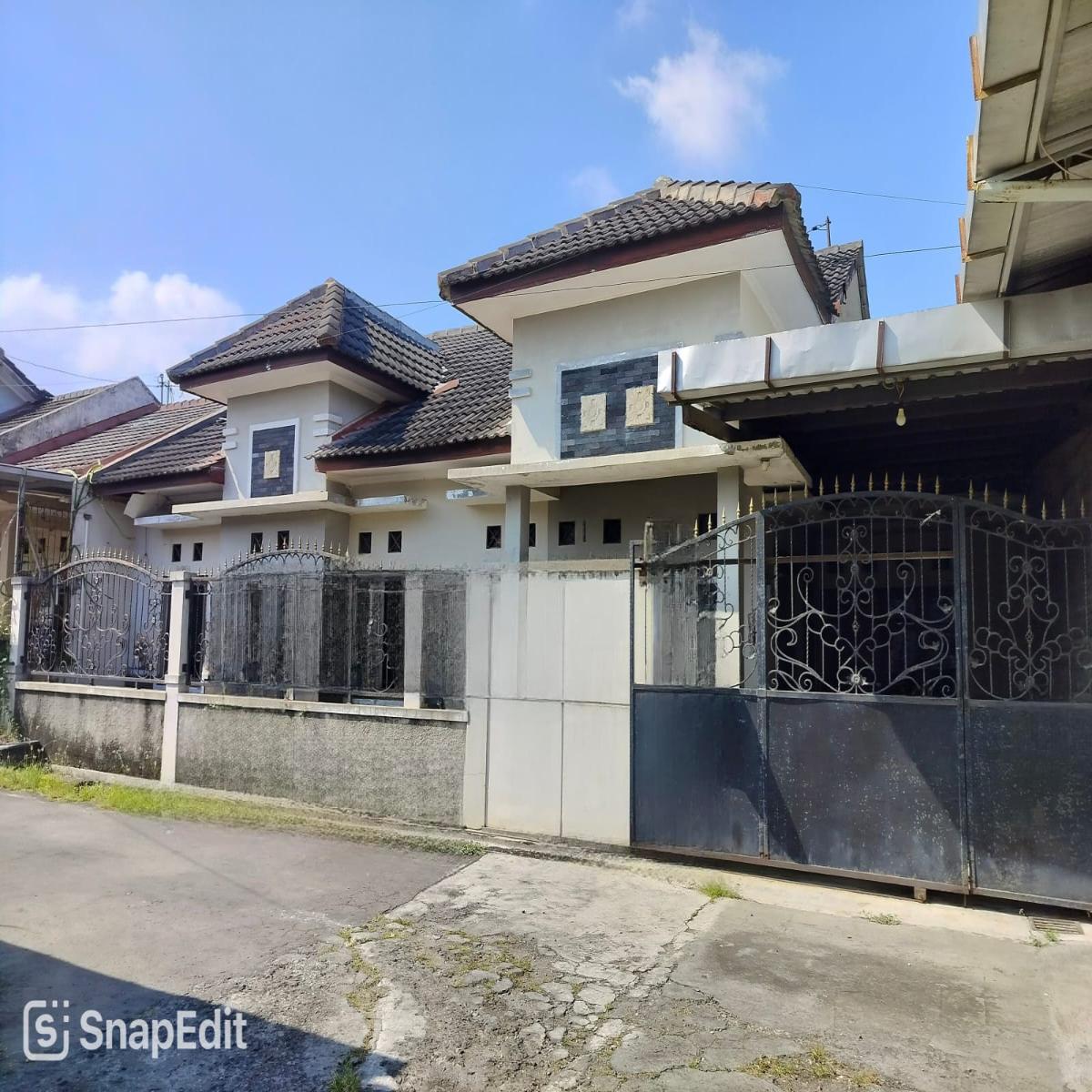 Dijual Rumah di Grogol Telukan Soba, Perlu Renov Sedikit