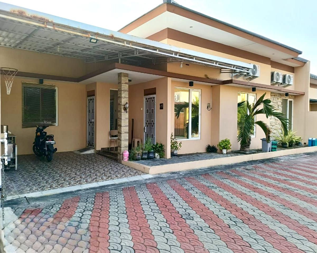Dijual Rumah Bagus Siap Huni ( semi furnish ) Lokasi : Cluster Elite di Gumpang, Kartosuro, Solo