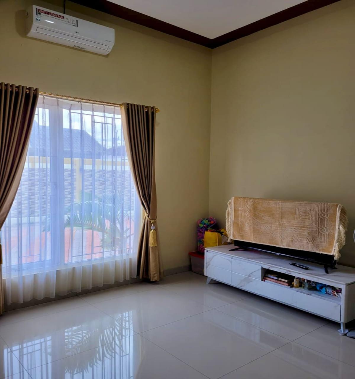 Dijual Rumah Bagus Siap Huni ( semi furnish ) Lokasi : Cluster Elite di Gumpang, Kartosuro, Solo - Foto 2