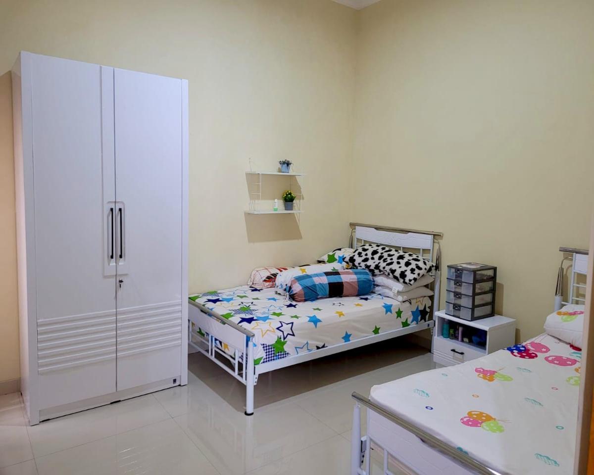 Dijual Rumah Bagus Siap Huni ( semi furnish ) Lokasi : Cluster Elite di Gumpang, Kartosuro, Solo - Foto 3