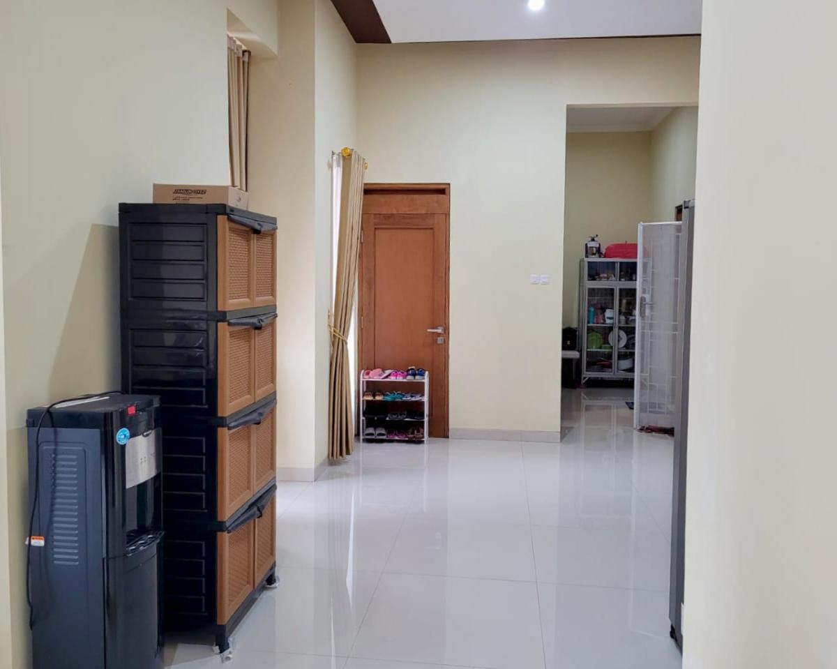 Dijual Rumah Bagus Siap Huni ( semi furnish ) Lokasi : Cluster Elite di Gumpang, Kartosuro, Solo - Foto 4