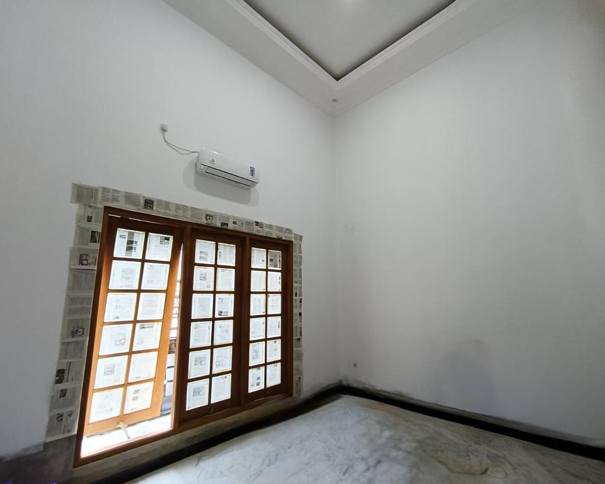 Dijual Rumah Bagus Baru Gress 1½ Lantai, Lokasi di Gentan Raya, Solo - Foto 3