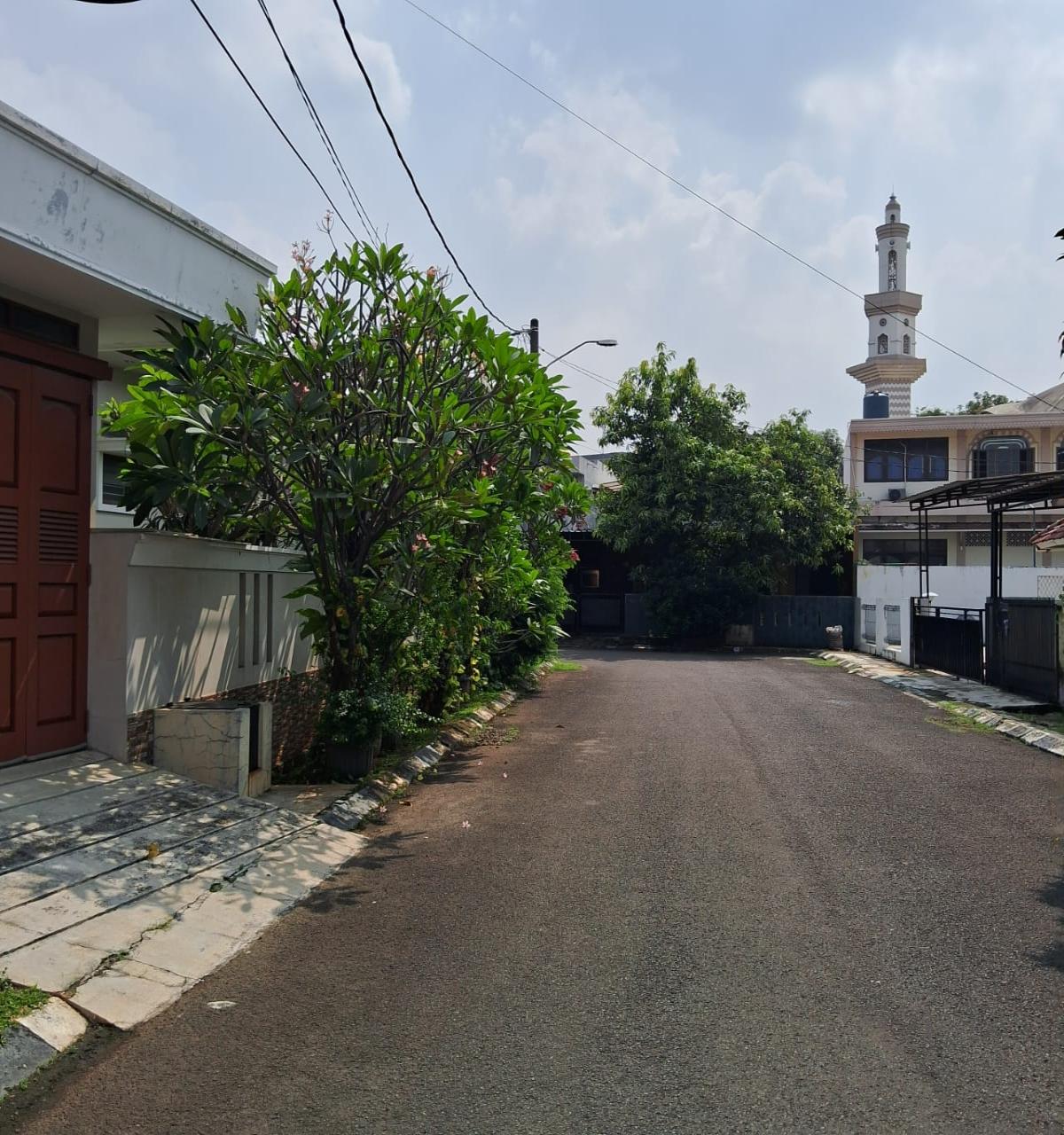 Dijual Rumah 2 Lantai di Anggrek Loka, Graha Raya - Siap Huni! - Foto 2