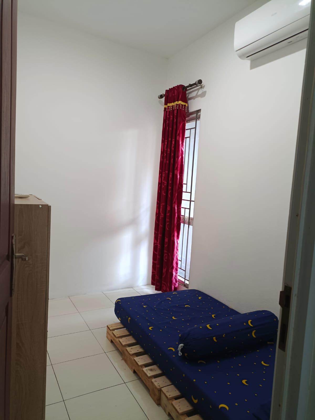 Dijual Rumah 2 Lantai dengan KT 4+1 di Bintaro Sektor 1, Jakarta Selatan - Foto 2