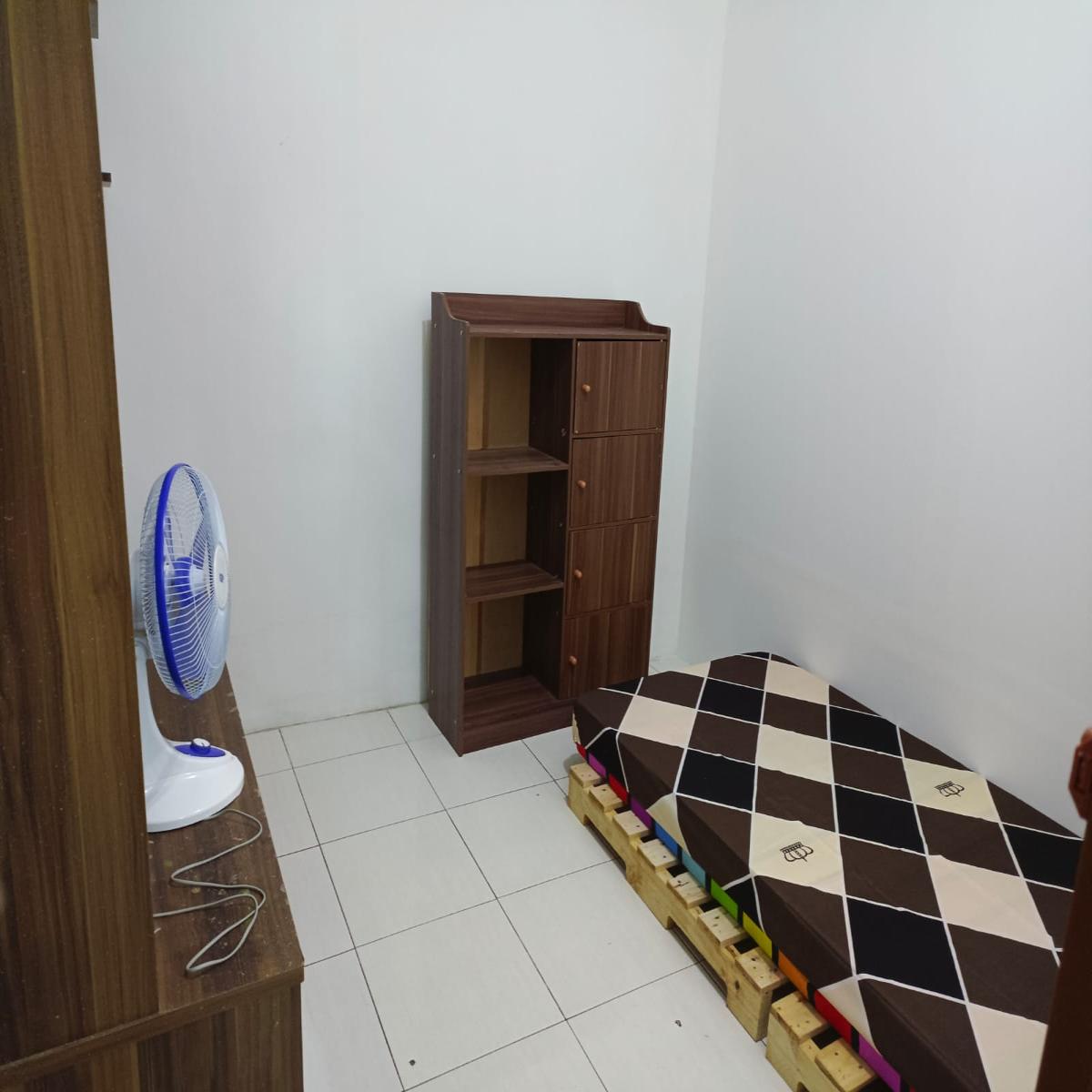 Dijual Rumah 2 Lantai dengan KT 4+1 di Bintaro Sektor 1, Jakarta Selatan - Foto 3