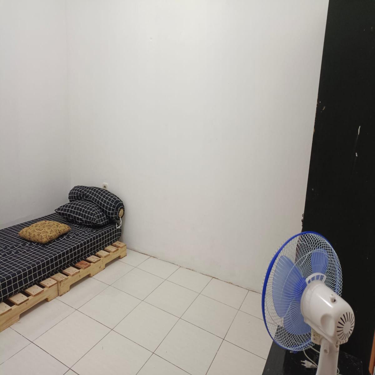 Dijual Rumah 2 Lantai dengan KT 4+1 di Bintaro Sektor 1, Jakarta Selatan - Foto 5