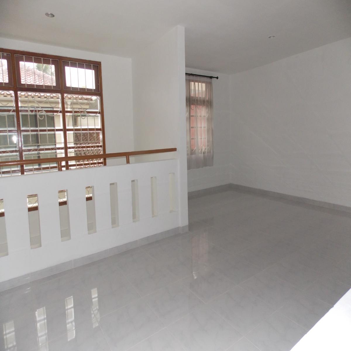 Dijual rumah di Riverpark Bintaro Jaya Tangerang Selatan - Foto 12
