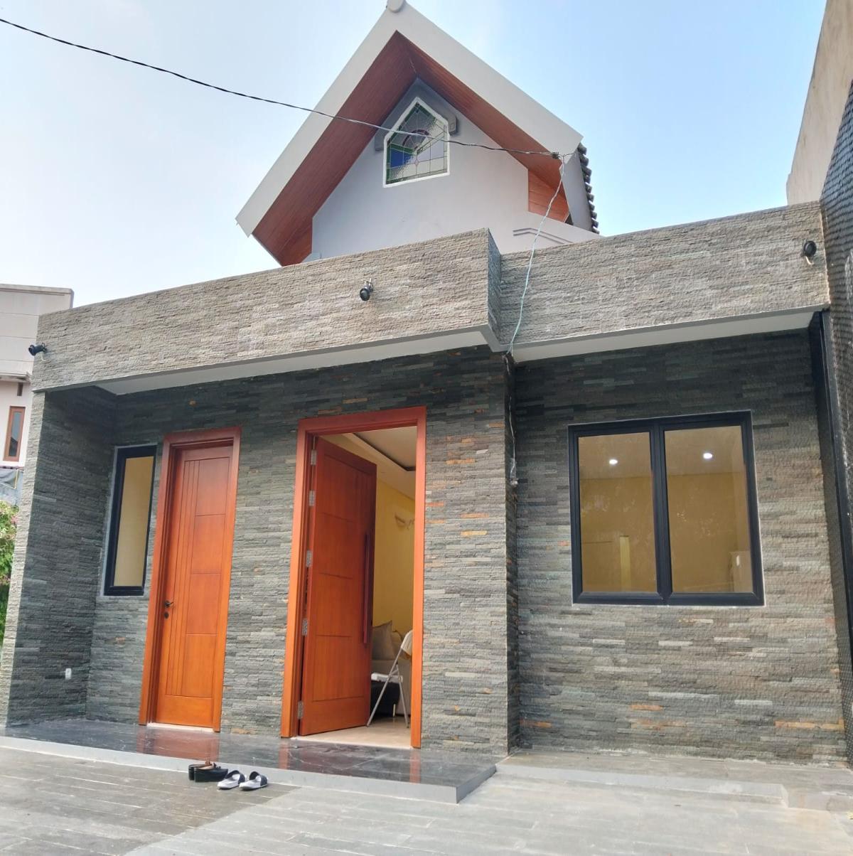 Rumah Luas! Cantik dan Asri di Cluster Anggrek Loka Graha Raya