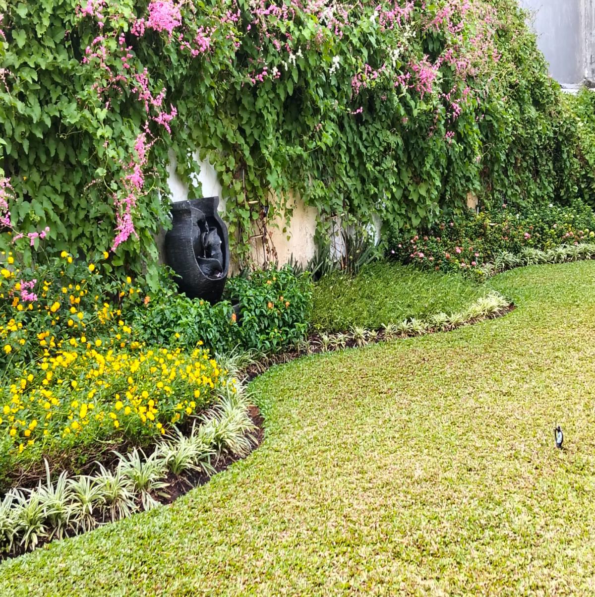 Rumah Luas! Cantik dan Asri di Cluster Anggrek Loka Graha Raya - Foto 4