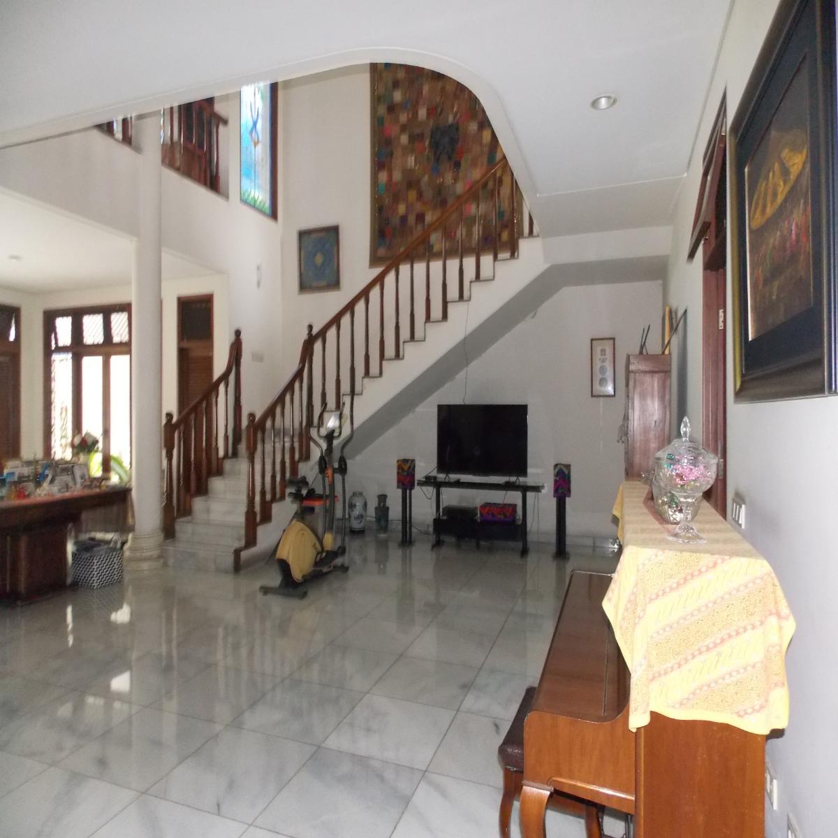 rumah cantik dengan swiming pool di Cilandak Jakarta Selatan - Foto 6