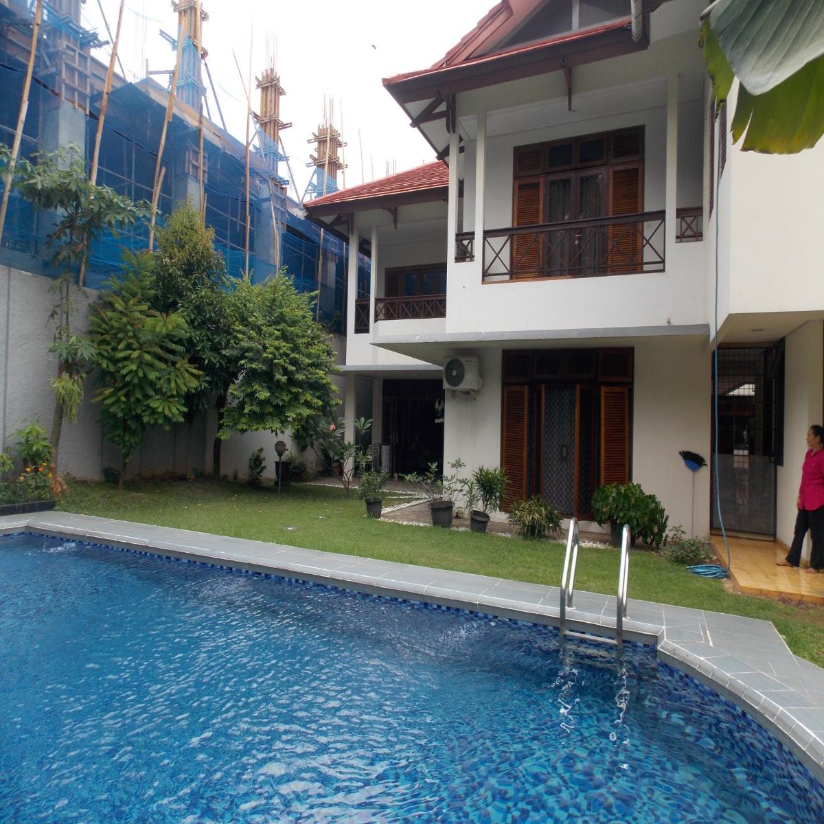 rumah cantik dengan swiming pool di Cilandak Jakarta Selatan