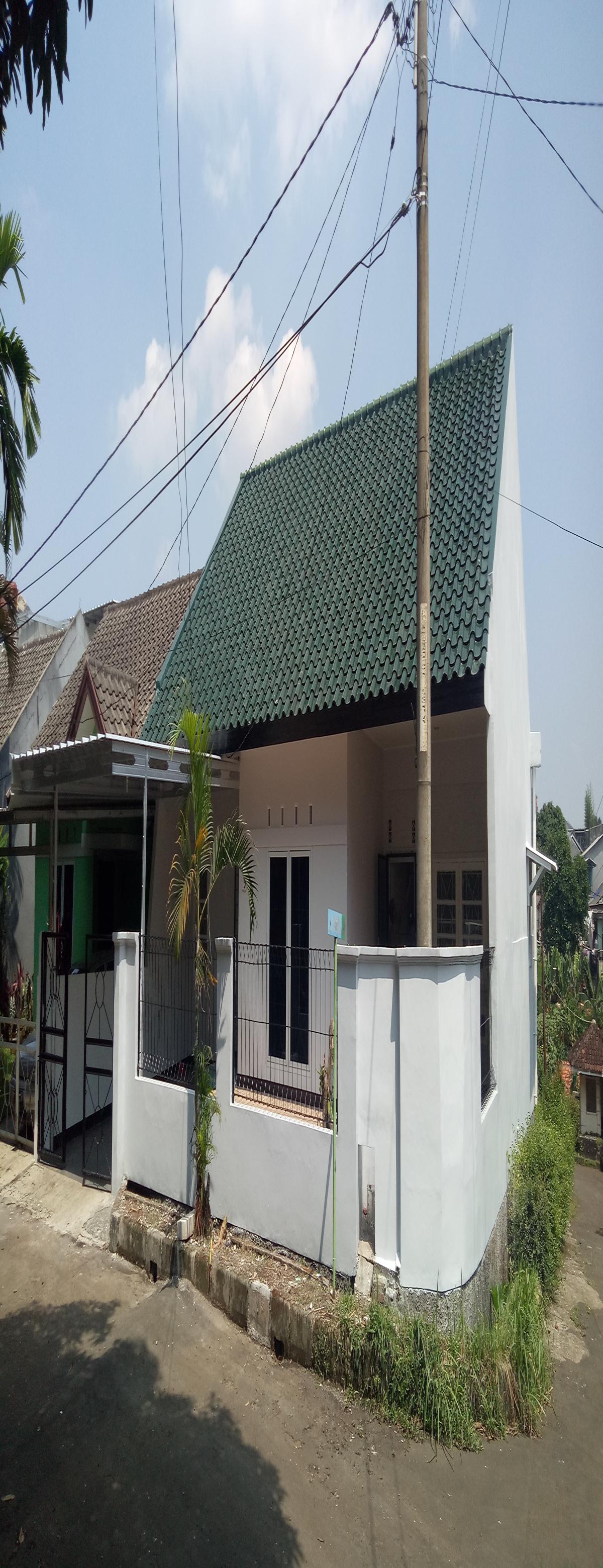 Rumah Asri Depan Taman Lingkungan