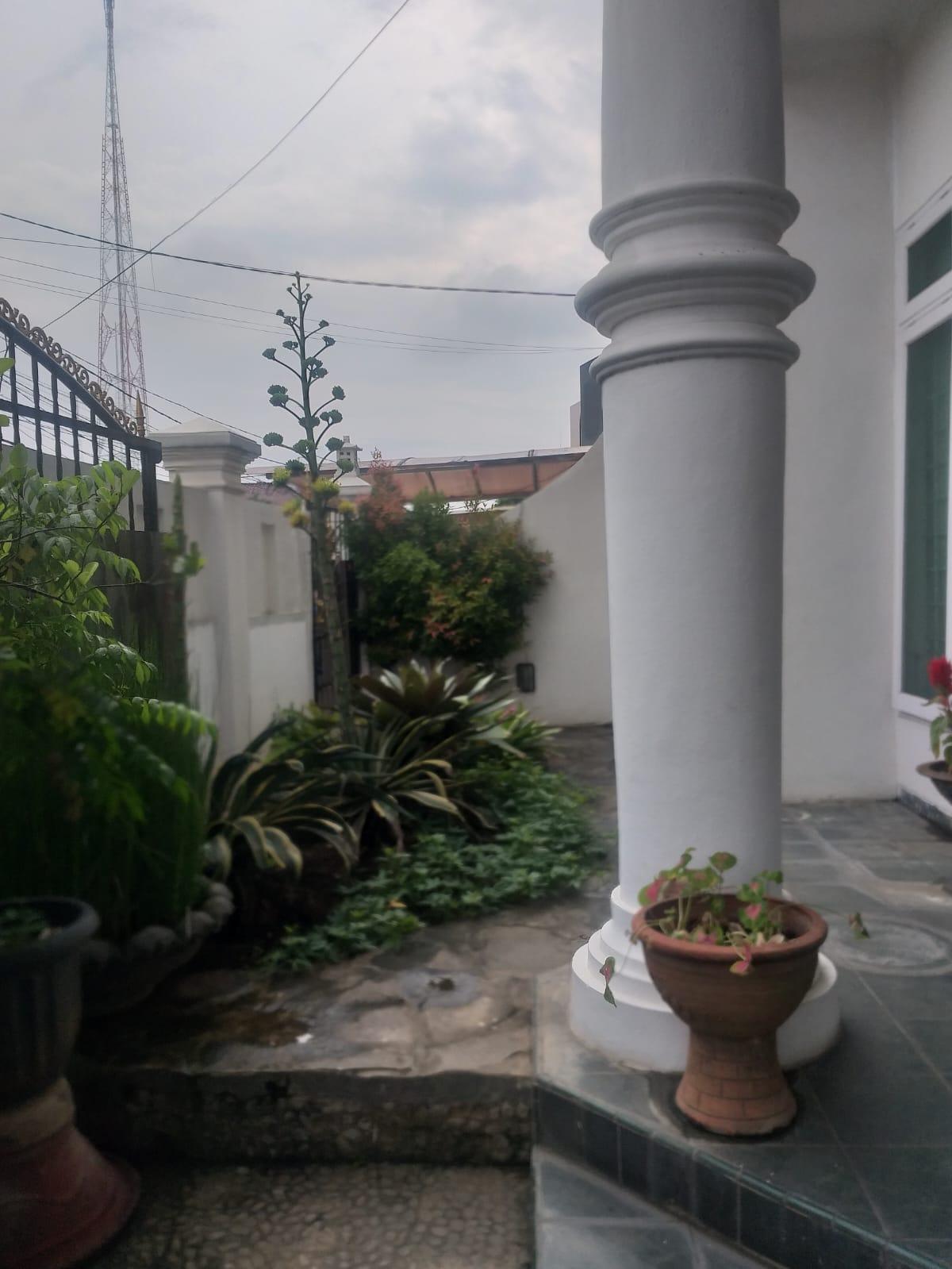 Dijual Cepat Rumah Luas 3 Lantai dengan 6 KT di Karang Tengah Tangerang - Foto 3
