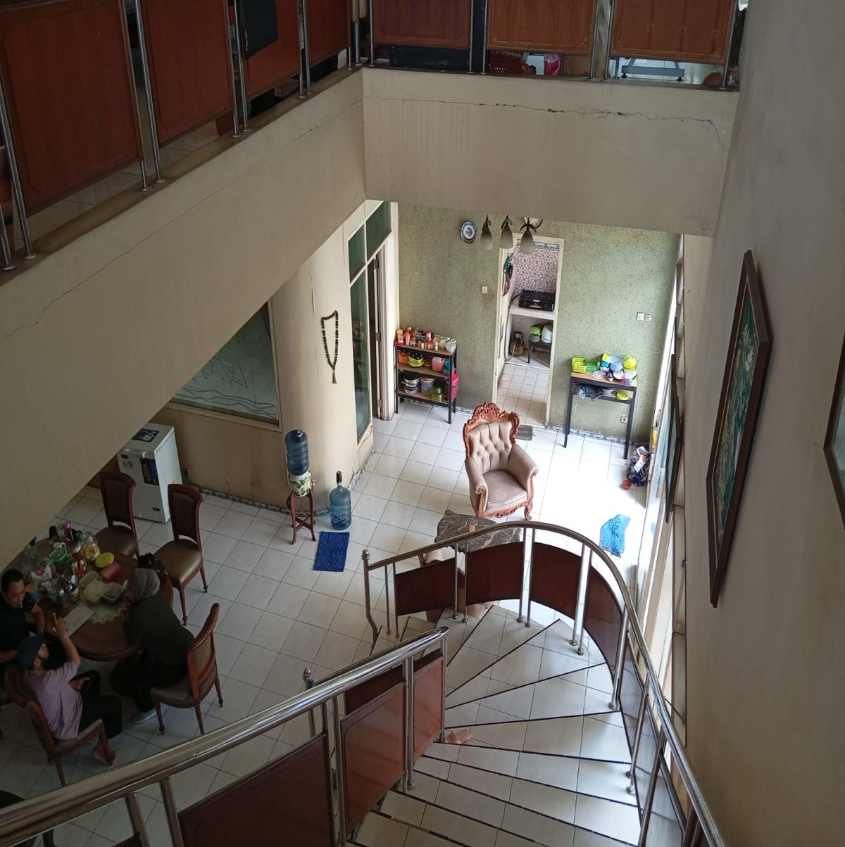 Dijual Cepat Rumah Luas 3 Lantai dengan 6 KT di Karang Tengah Tangerang - Foto 11