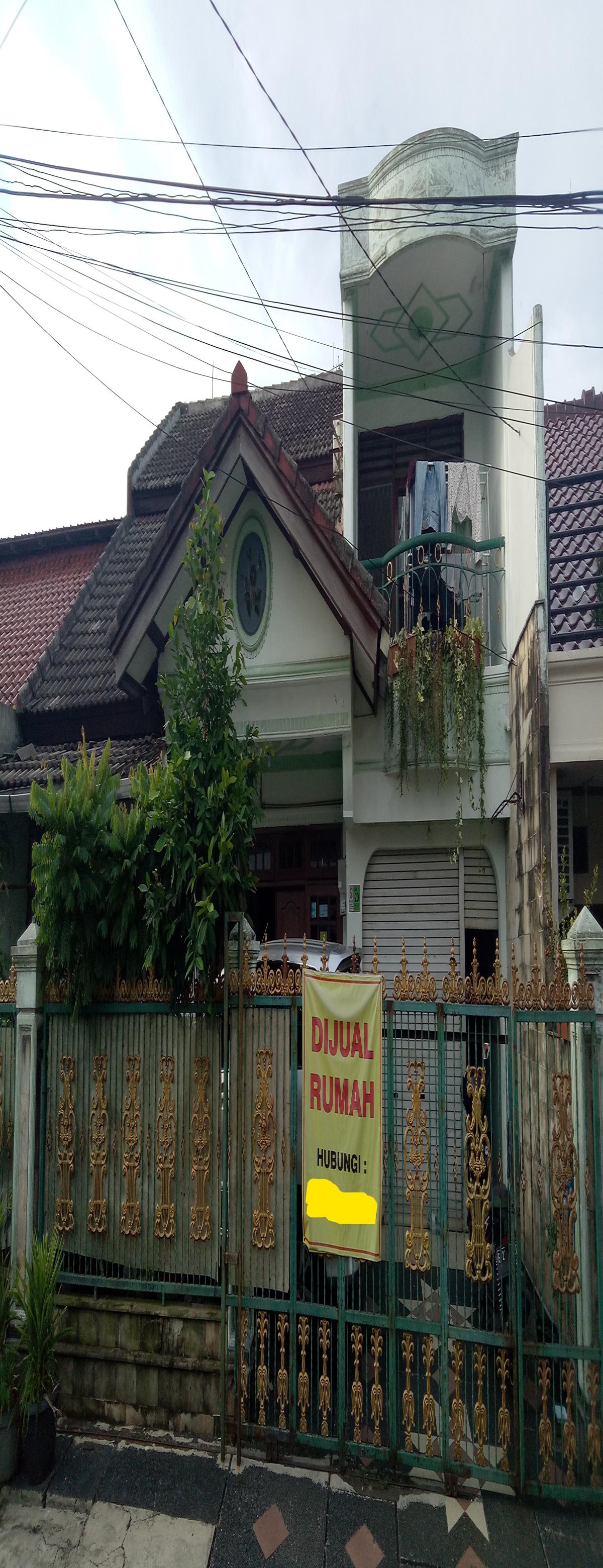 Rumah Dua Lantai Asri Minimalis