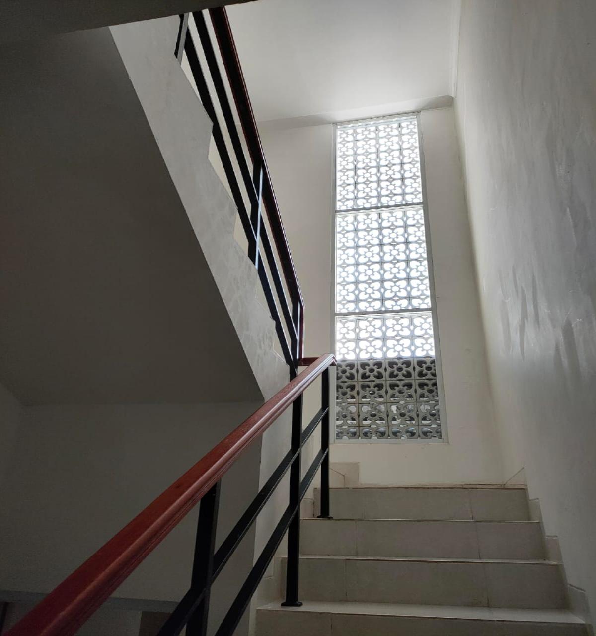 Rumah Dua Lantai Minimalis Modern Dalam Cluster - Foto 4