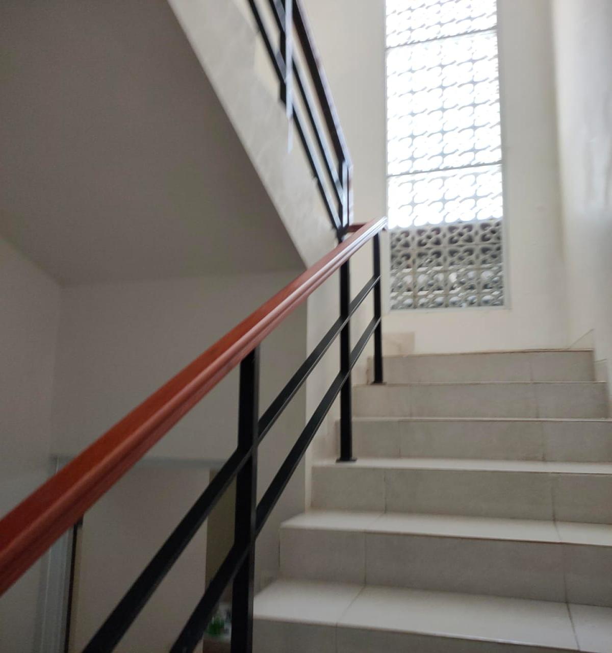 Rumah Dua Lantai Minimalis Modern Dalam Cluster - Foto 9