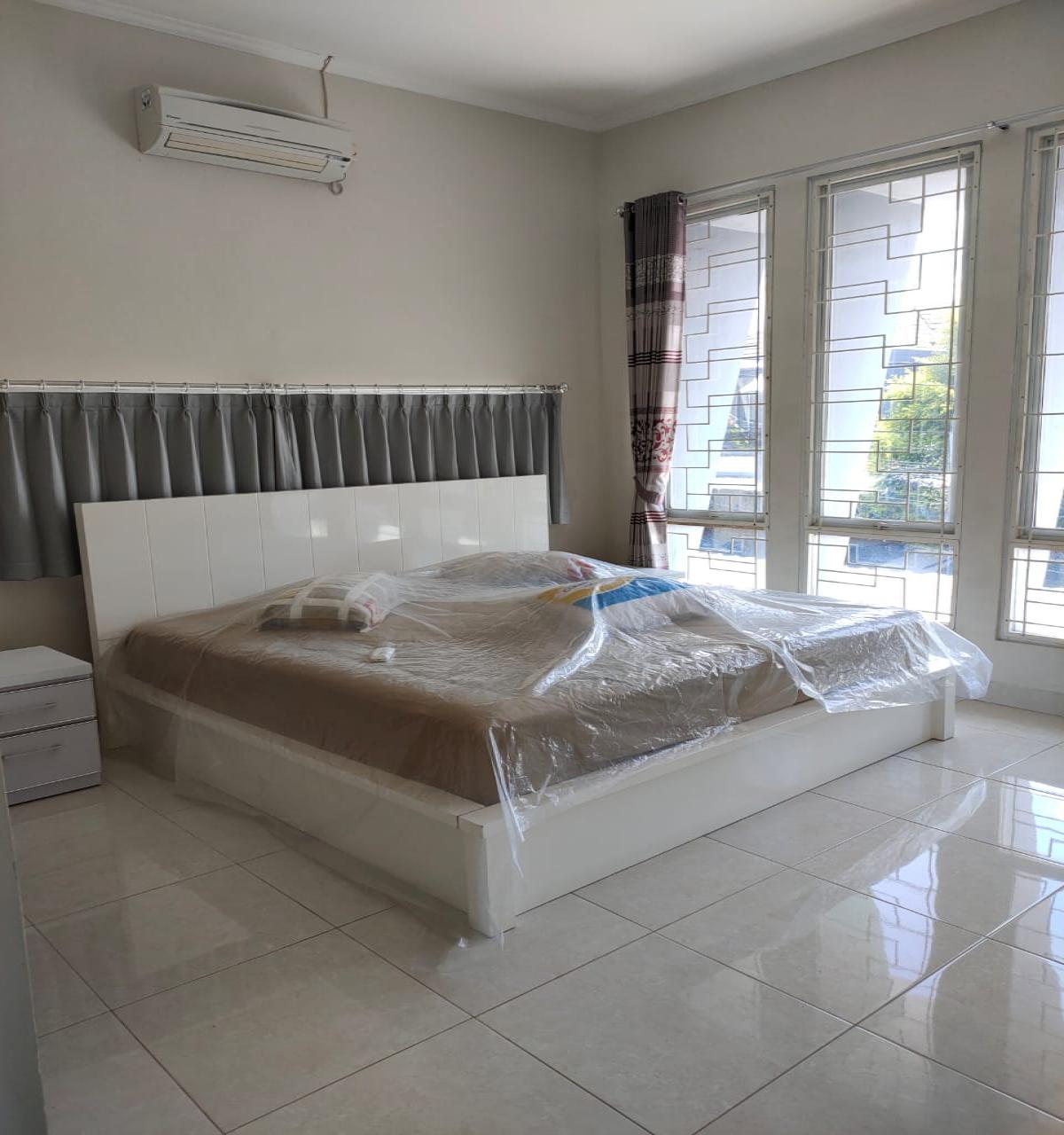 Rumah Dua Lantai Minimalis Modern Dalam Cluster - Foto 11