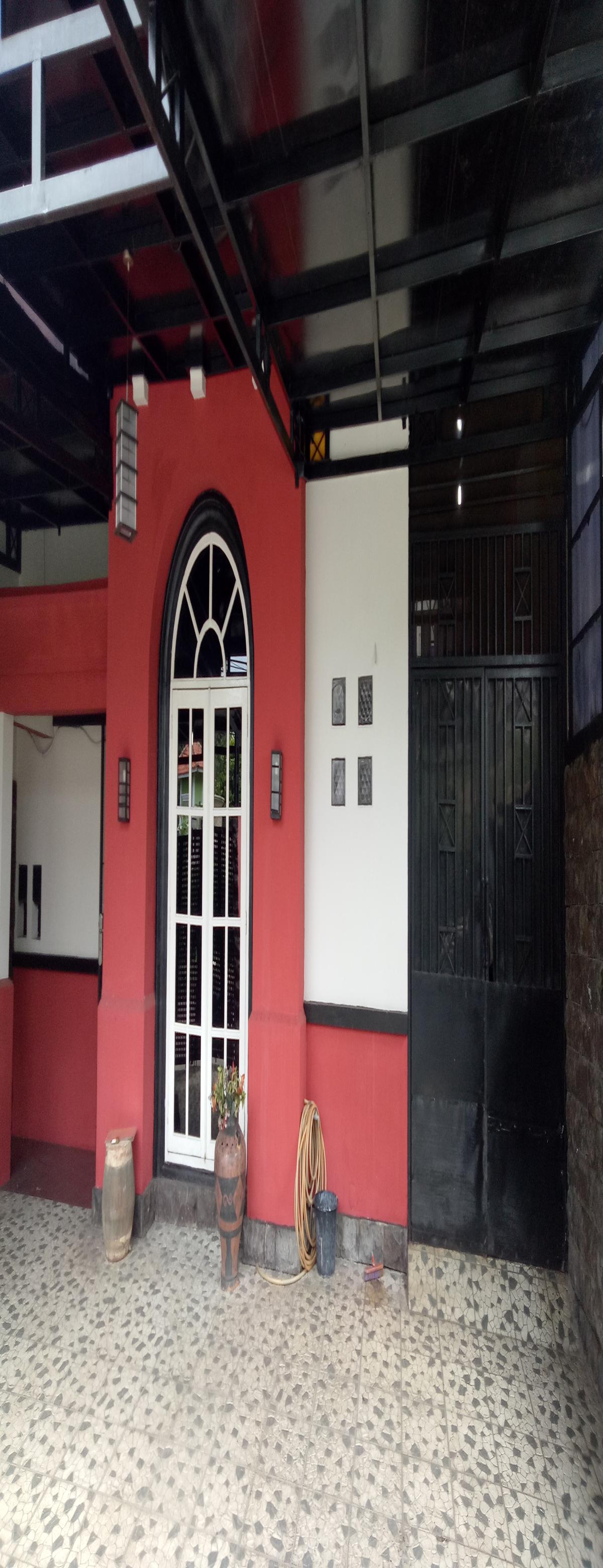 Rumah Pink Dua Lantai Bukit Cimanggu City